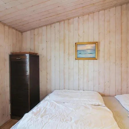 Adi - 75m From The Sea By Interhome *