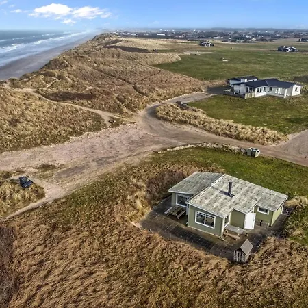 Adi - 75m From The Sea By Interhome